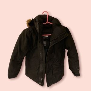 Kids North Face parka jacket fur black kids small 7/8
